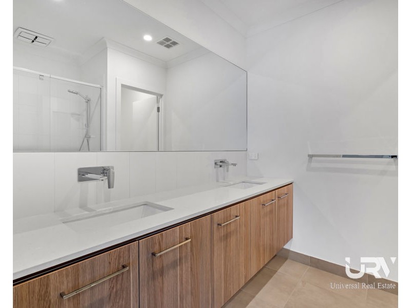 5 Carrington Drive, Mickleham VIC 3064