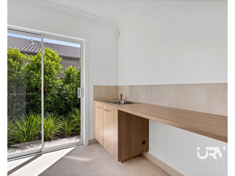 5 Carrington Drive, Mickleham VIC 3064