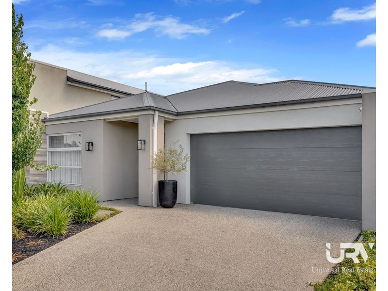 5 Carrington Drive, Mickleham VIC 3064