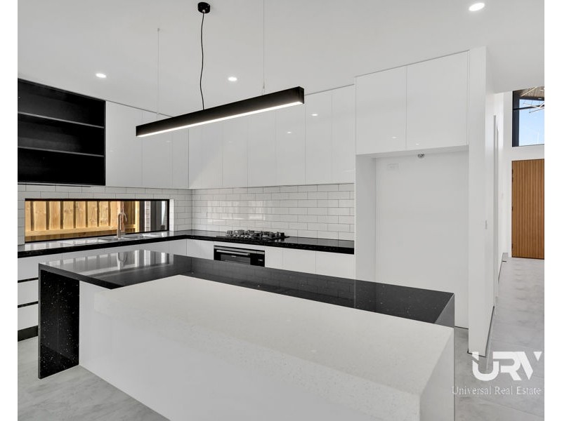 27 Madura Promenade, Mickleham VIC 3064