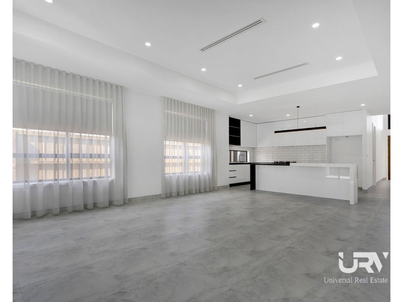 27 Madura Promenade, Mickleham VIC 3064