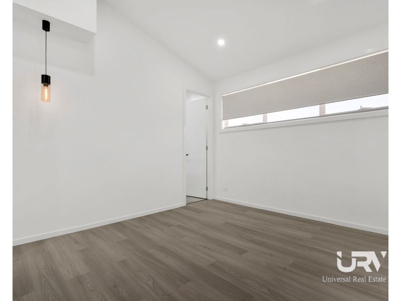 27 Madura Promenade, Mickleham VIC 3064