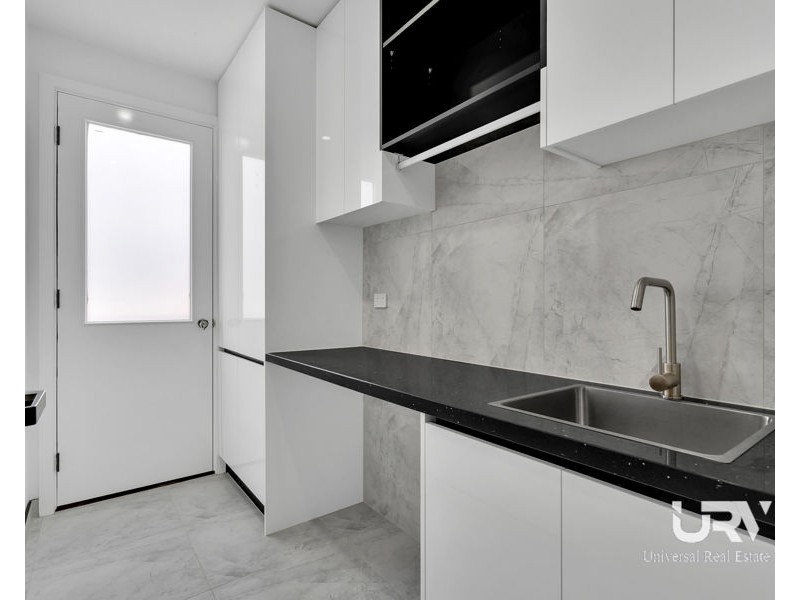 27 Madura Promenade, Mickleham VIC 3064