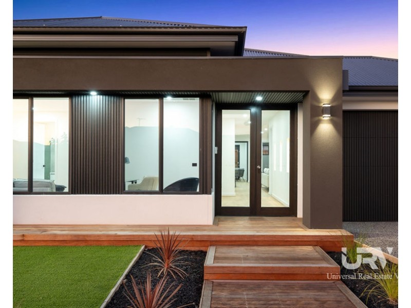 10 Compass Crescent, Donnybrook VIC 3064