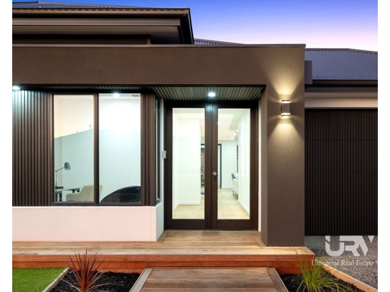 10 Compass Crescent, Donnybrook VIC 3064