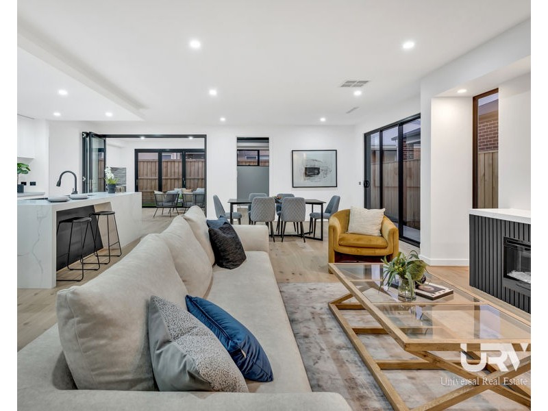 10 Compass Crescent, Donnybrook VIC 3064