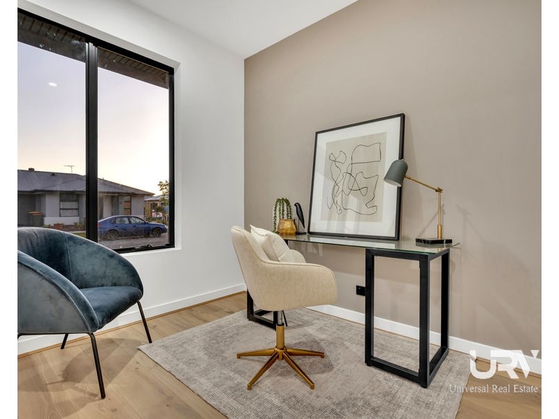 10 Compass Crescent, Donnybrook VIC 3064