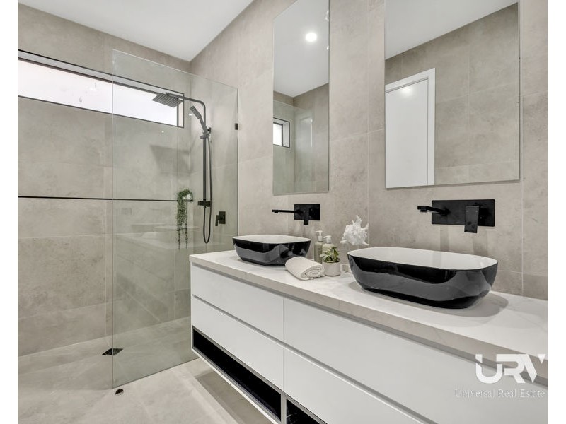 10 Compass Crescent, Donnybrook VIC 3064