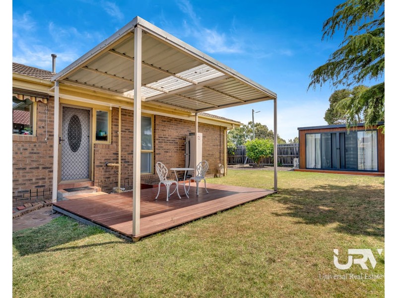 35 Bainbridge Close, Craigieburn VIC 3064