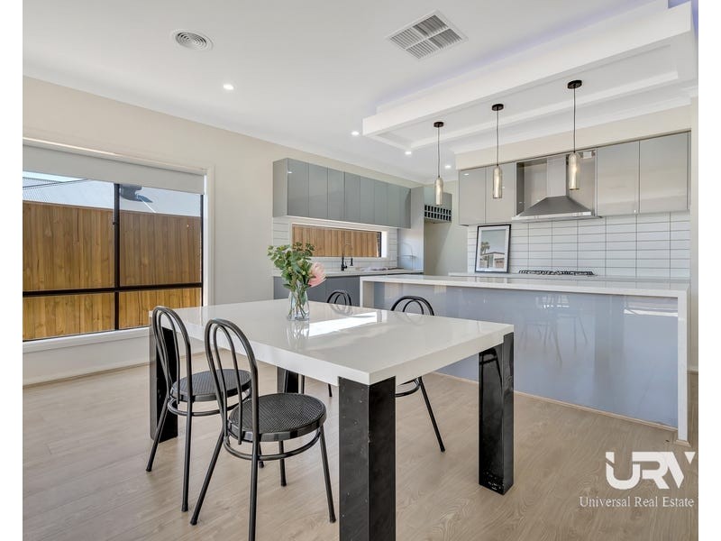 33 Tangelo Street, Mickleham VIC 3064