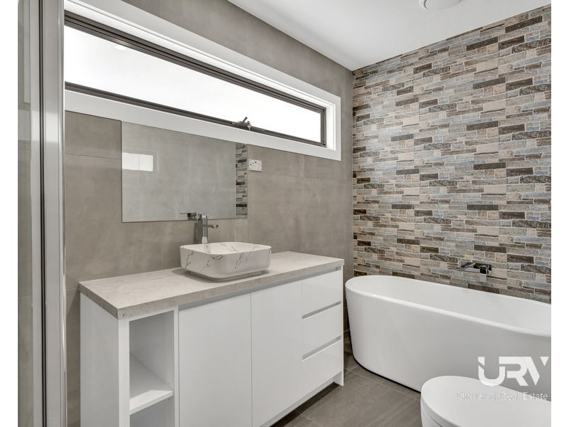 2/13 Woodlands Court, Craigieburn VIC 3064