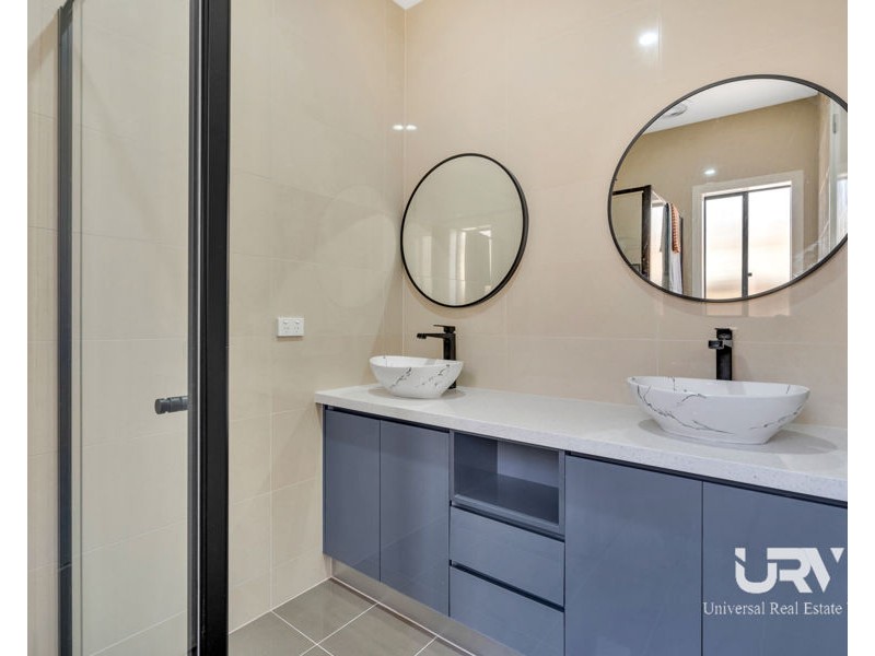 32 Madura Promenade, Mickleham VIC 3064