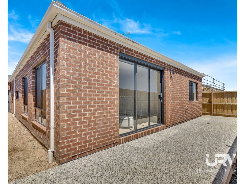 32 Madura Promenade, Mickleham VIC 3064