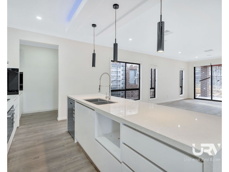 30 Poyner Circuit, Mickleham VIC 3064