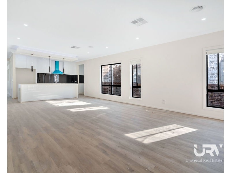 30 Poyner Circuit, Mickleham VIC 3064