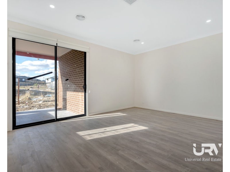 30 Poyner Circuit, Mickleham VIC 3064