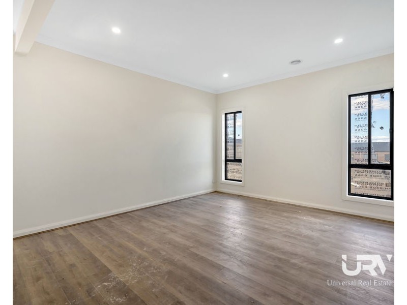 30 Poyner Circuit, Mickleham VIC 3064