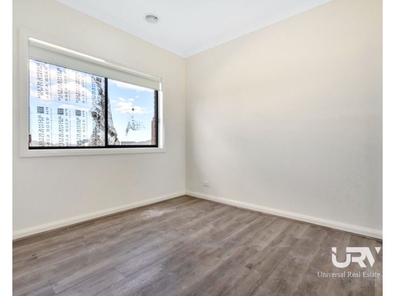 30 Poyner Circuit, Mickleham VIC 3064