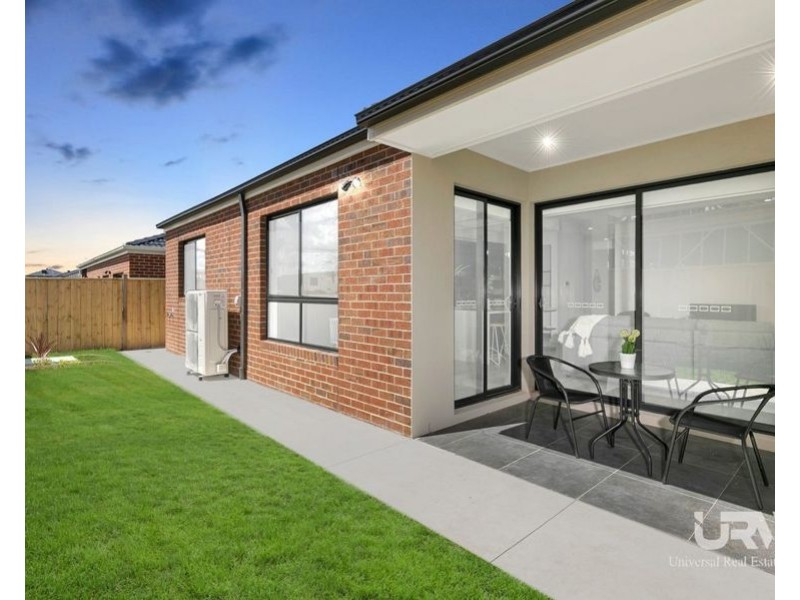 30 Poyner Circuit, Mickleham VIC 3064