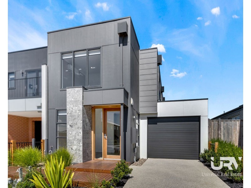 10 Carrington Drive, Mickleham VIC 3064