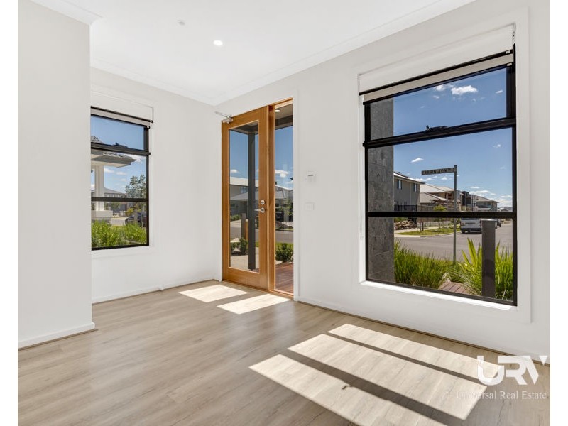 10 Carrington Drive, Mickleham VIC 3064