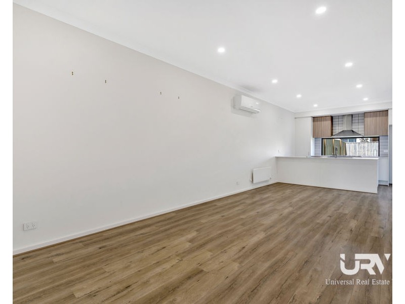 10 Carrington Drive, Mickleham VIC 3064