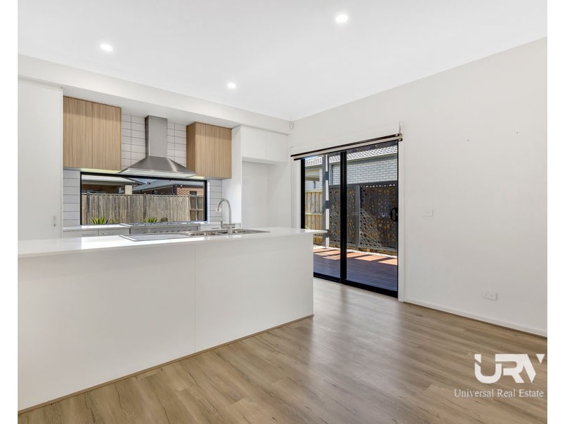 10 Carrington Drive, Mickleham VIC 3064