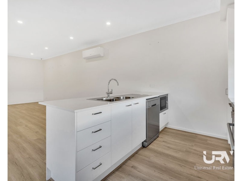 10 Carrington Drive, Mickleham VIC 3064