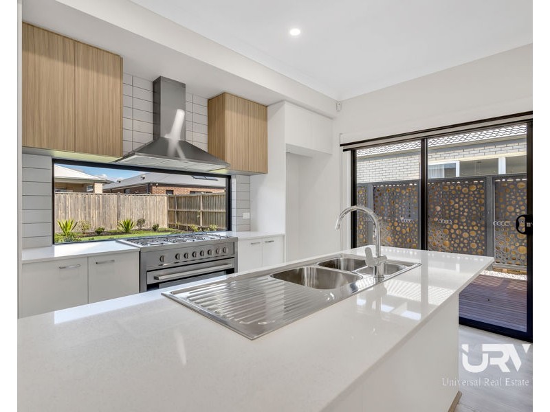 10 Carrington Drive, Mickleham VIC 3064