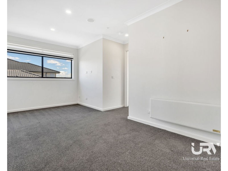 10 Carrington Drive, Mickleham VIC 3064