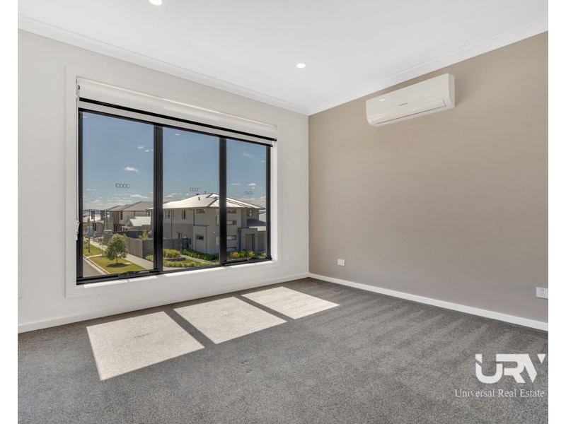 10 Carrington Drive, Mickleham VIC 3064