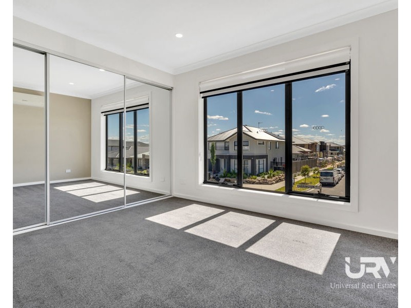 10 Carrington Drive, Mickleham VIC 3064