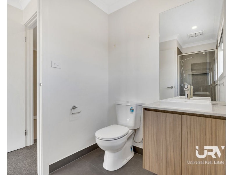 10 Carrington Drive, Mickleham VIC 3064