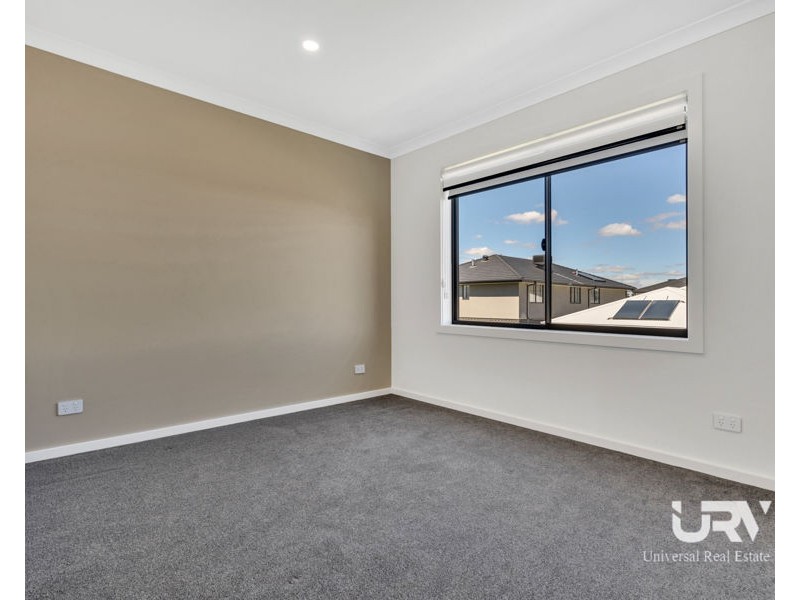 10 Carrington Drive, Mickleham VIC 3064