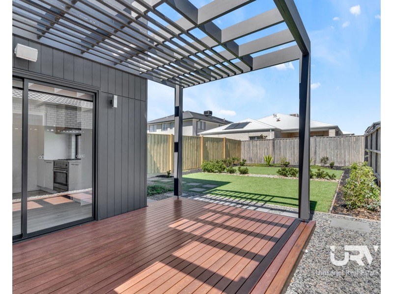10 Carrington Drive, Mickleham VIC 3064