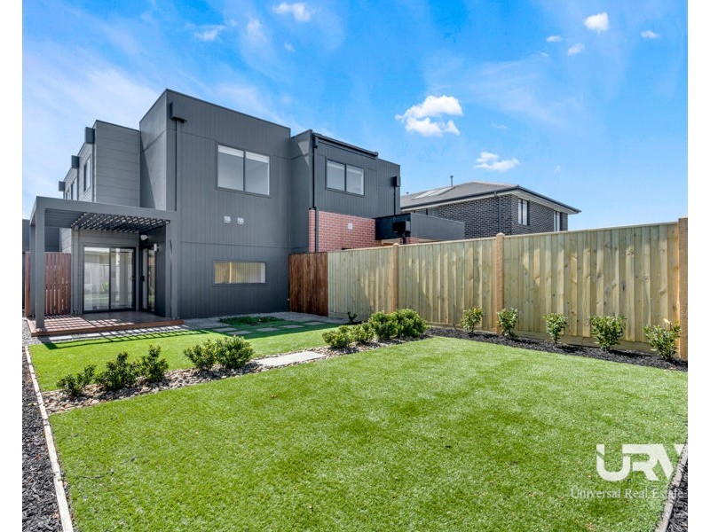 10 Carrington Drive, Mickleham VIC 3064