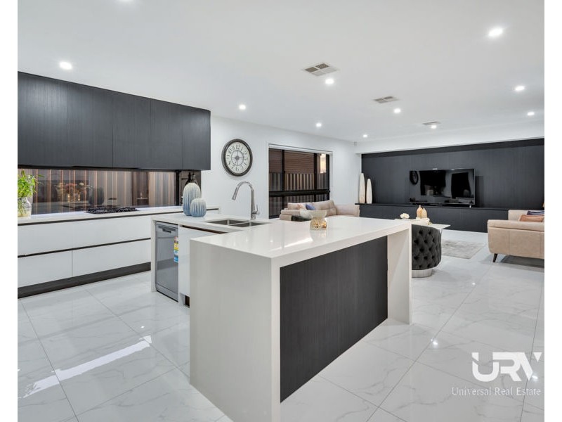 104 Debonair Parade, Craigieburn VIC 3064