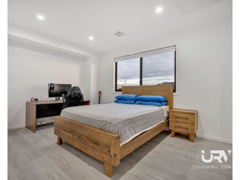 104 Debonair Parade, Craigieburn VIC 3064