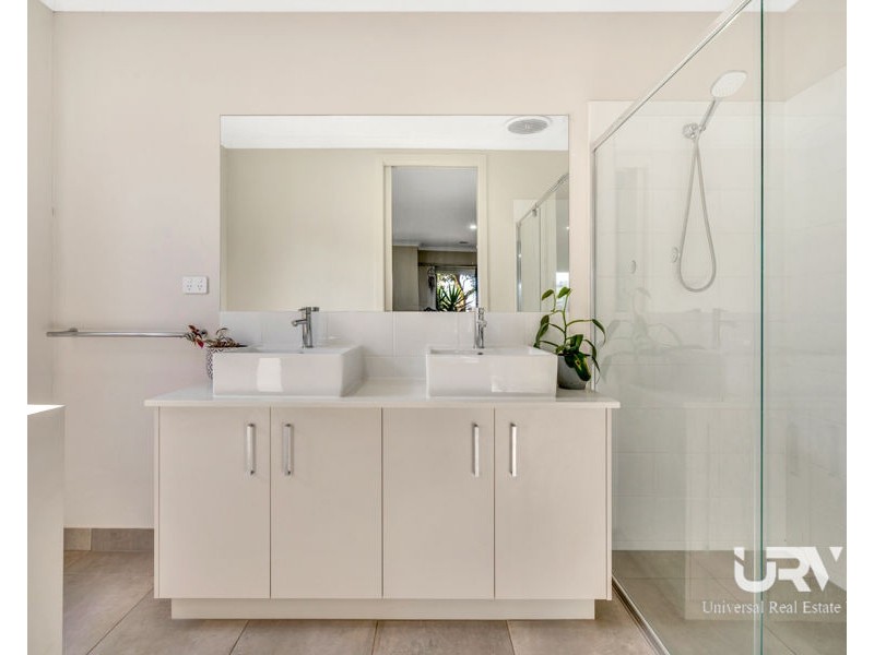 9 Yacht Road, Point Cook VIC 3030