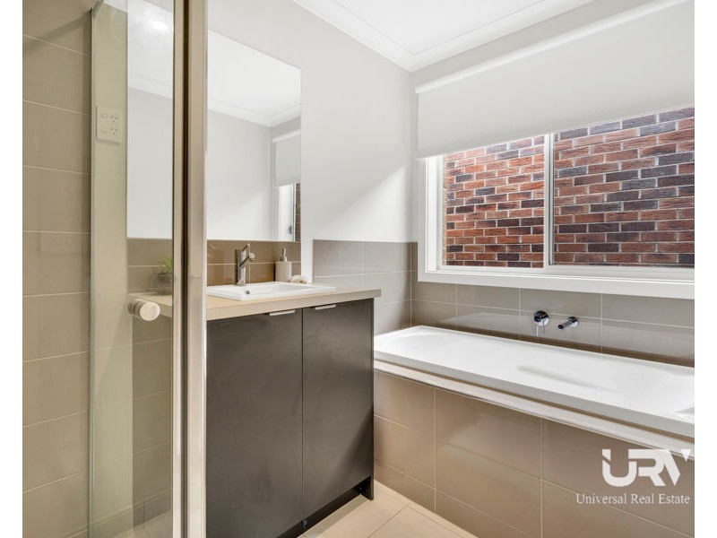 5 Leane Way, Mickleham VIC 3064