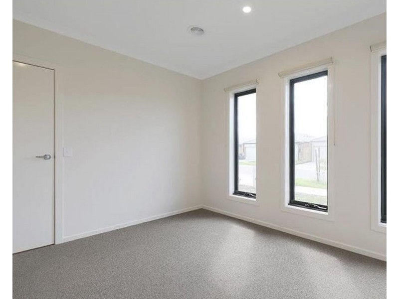 44 Foxtail Circuit, Wallan VIC 3756