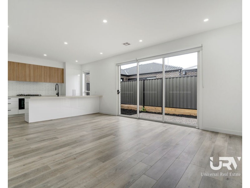 14 Callicoma Street, Mickleham VIC 3064