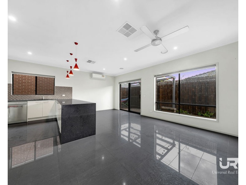 16 Puckle Avenue, Mickleham VIC 3064