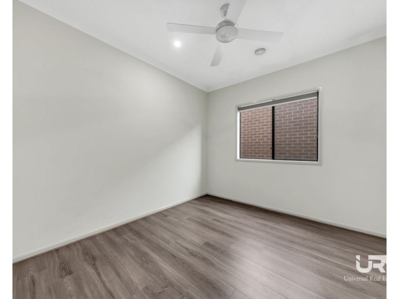 16 Puckle Avenue, Mickleham VIC 3064