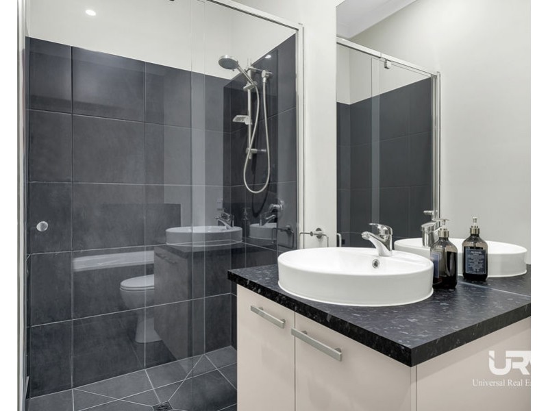 16 Puckle Avenue, Mickleham VIC 3064