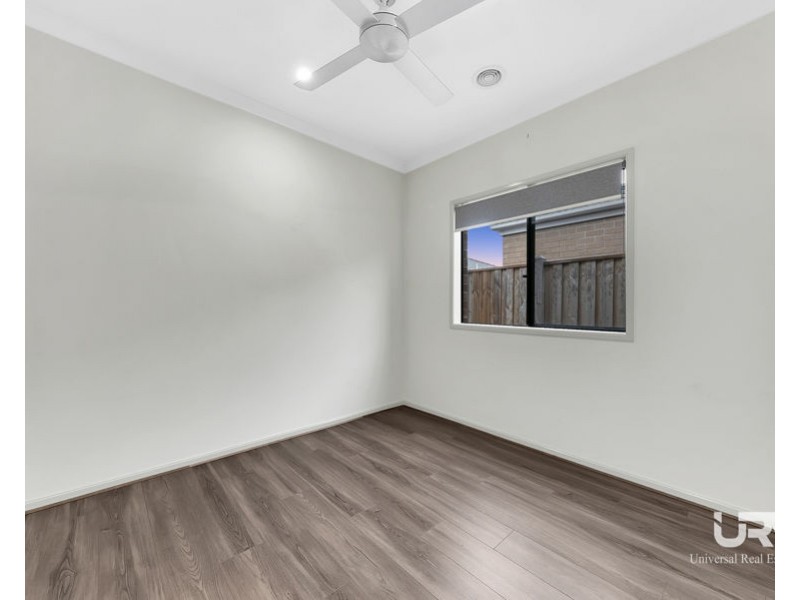 16 Puckle Avenue, Mickleham VIC 3064