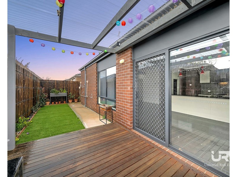 16 Puckle Avenue, Mickleham VIC 3064