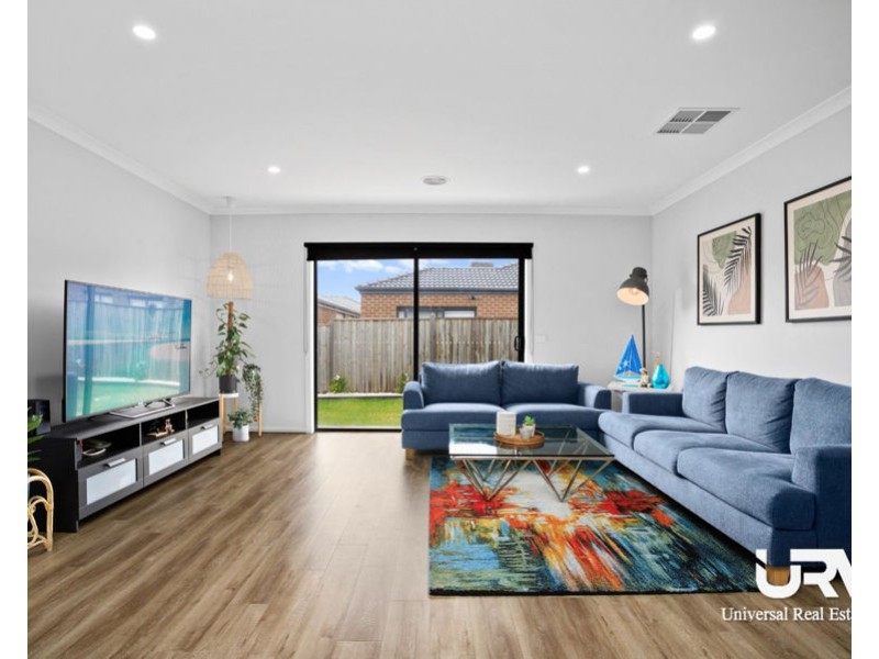 12 Camberwell Parade, Mickleham VIC 3064