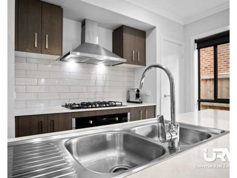 12 Camberwell Parade, Mickleham VIC 3064