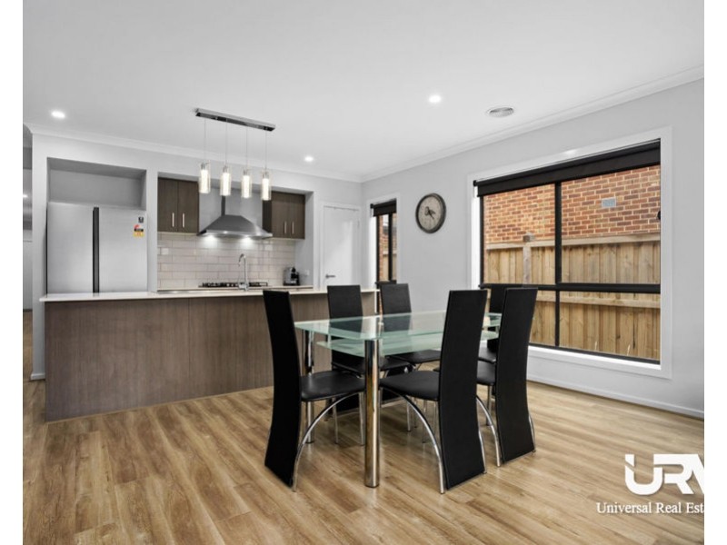 12 Camberwell Parade, Mickleham VIC 3064